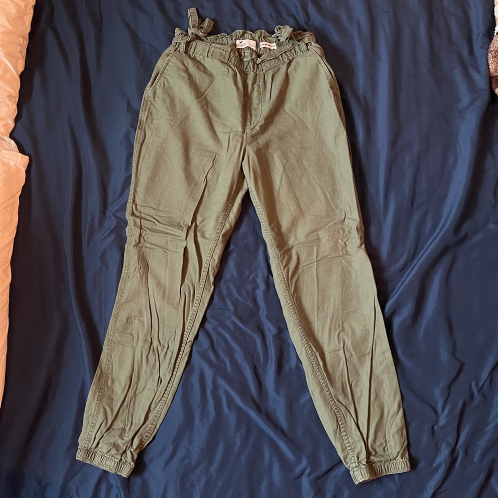 Women’s Hollister Ultra High Rise Jogger in Olive/Army Green